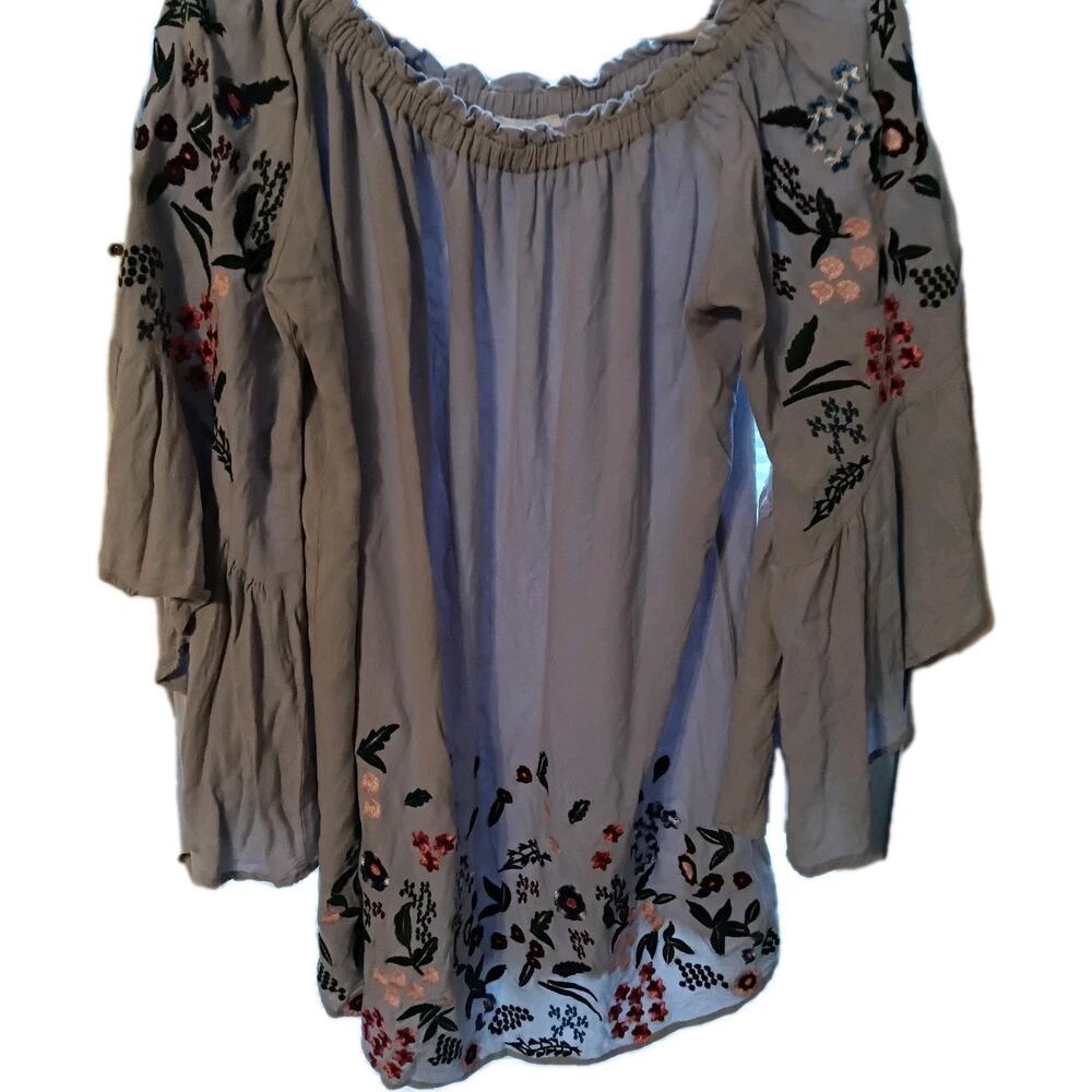 Umgee Gray Tunic Top Flared Sleeves Embroidered Floral Sz. 1 XL